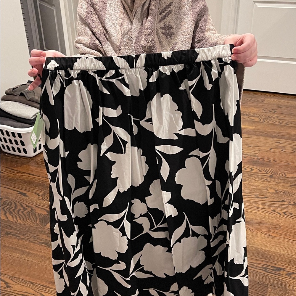 Kate Spade Black and White Floral A-Line Skirt - Picture 6 of 7